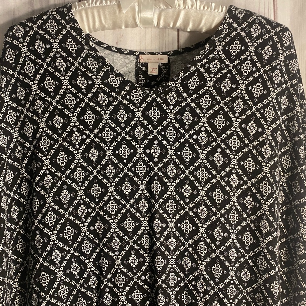 DB Plus Size Tunic - Picture 3 of 9